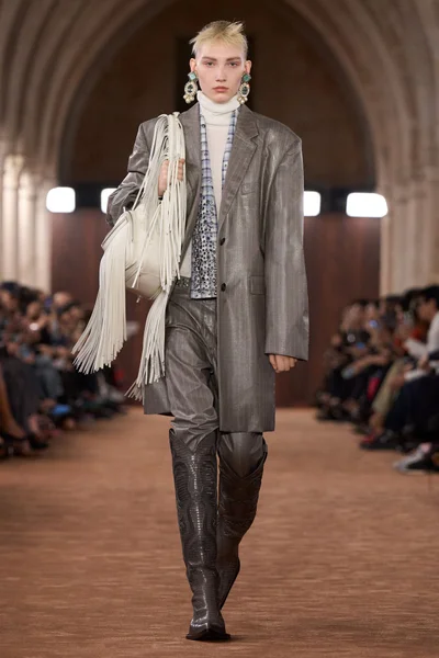 Look 13